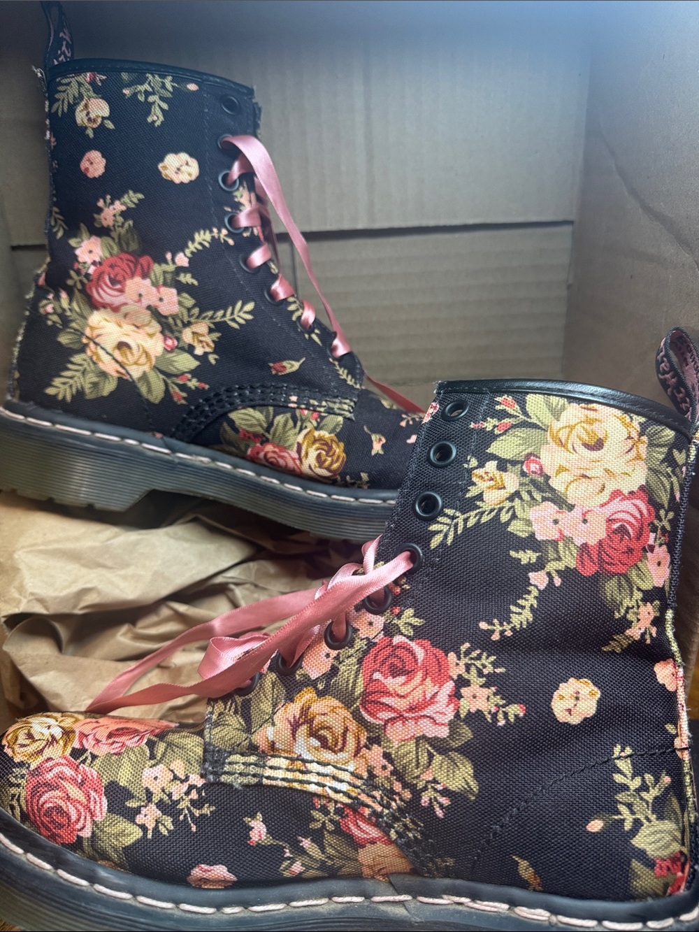 Dr. Martens 11821 Victorian Flowers Floral Canvas Boots US 6